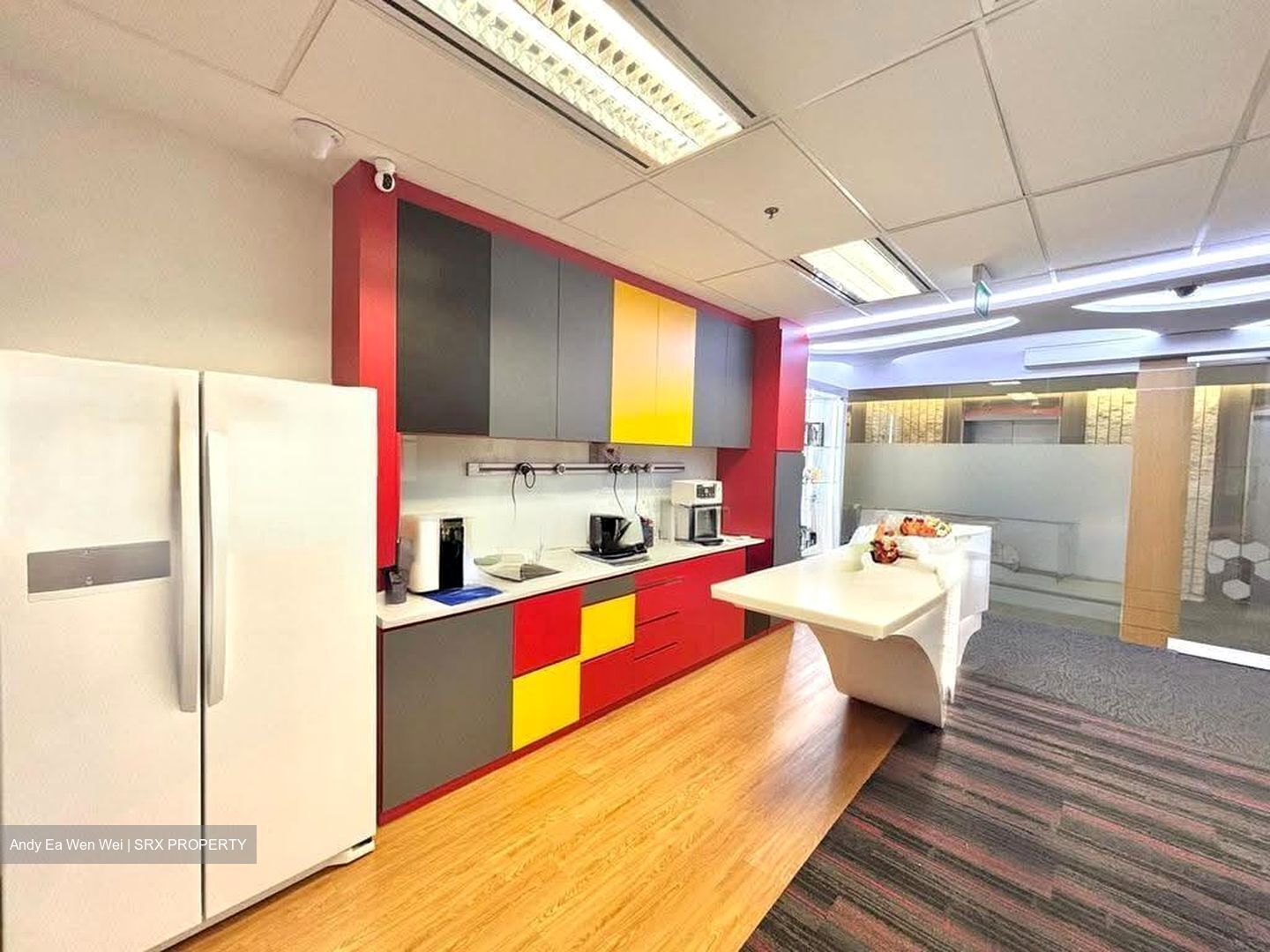 United Square (D11), Office #633724081